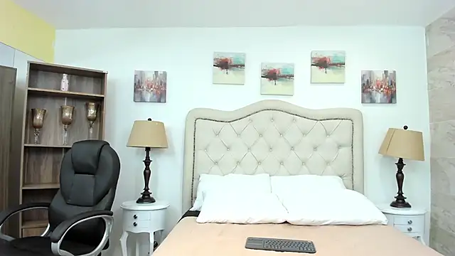 molly madisson  online show from February 11, 12:32 pm