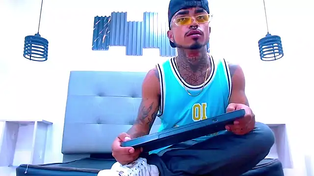 Hot Latino x online show from January 8, 12:18 pm