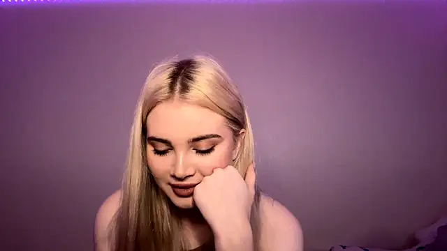 KarissaBoisse online show from December 3, 2:04 pm