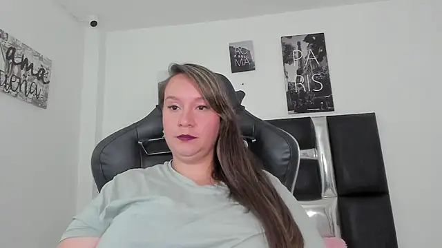 Snapshot of Sophiie_Rouse_ chatting on December 2, 7:09 pm Sophiie Rouse online show from December 2, 7:09 pm