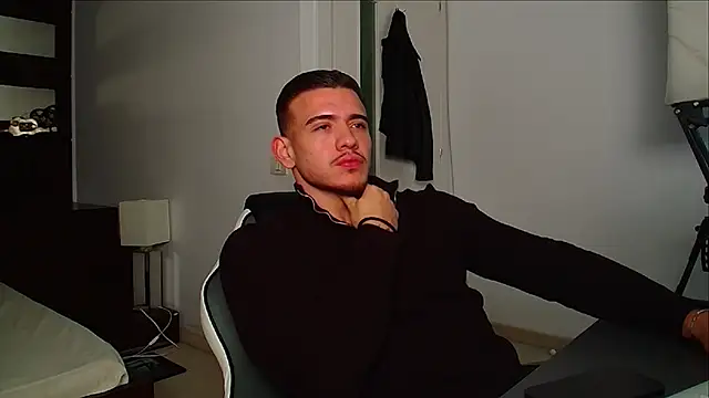 Snapshot of ElijahThorne chatting on November 25, 5:51 am ElijahThorne online show from November 25, 5:51 am