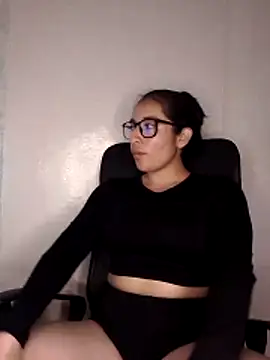 kira-stormm online show from June 11, 12:32 am