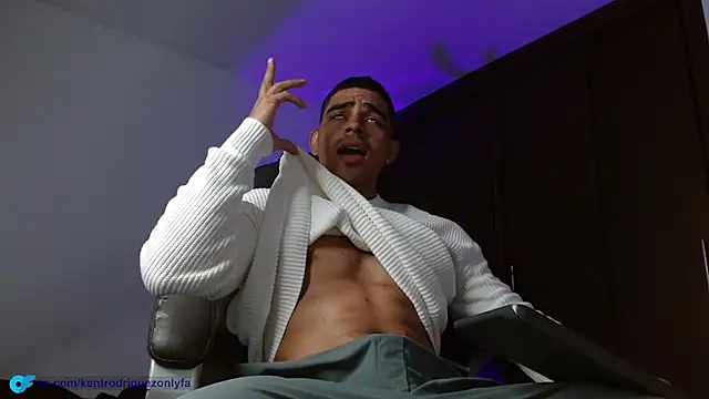 Snapshot of Kent_Rodriguez chatting on December 13, 11:10 pm Kent Rodriguez online show from December 13, 11:10 pm