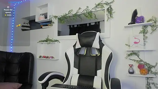 Ariel Laurentt online show from February 19, 3:46 am