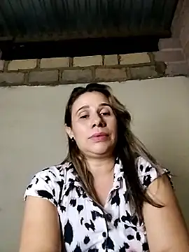 Snapshot of MIA-LARIOS chatting on December 23, 3:26 am MIA-LARIOS online show from December 23, 3:26 am