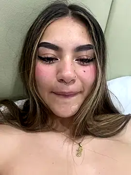 Snapshot of Yunaraa chatting on December 20, 4:52 am Yunaraa online show from December 20, 4:52 am
