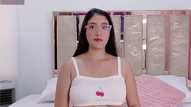 Snapshot of Isa_londonn21 chatting on December 4, 9:12 pm Isa londonn21 online show from December 4, 9:12 pm