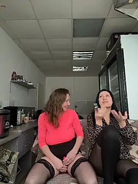 Snapshot of VaryaRose chatting on December 14, 7:36 am VaryaRose online show from December 14, 7:36 am