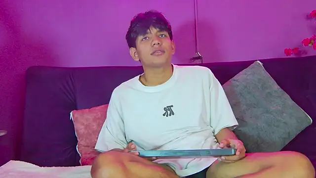 Liam Sinclair online show from March 9, 8:02 pm