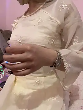 Snapshot of Queen-of-Love chatting on February 20, 5:48 am Queen-of-Love online show from February 20, 5:48 am