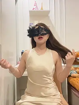 Queen-of-Love online show from May 4, 2:57 pm