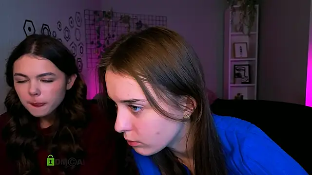 Snapshot of maddycats chatting on November 24, 1:55 pm maddycats online show from November 24, 1:55 pm