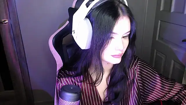 Snapshot of Moon_raven chatting on December 16, 3:50 pm Moon raven online show from December 16, 3:50 pm