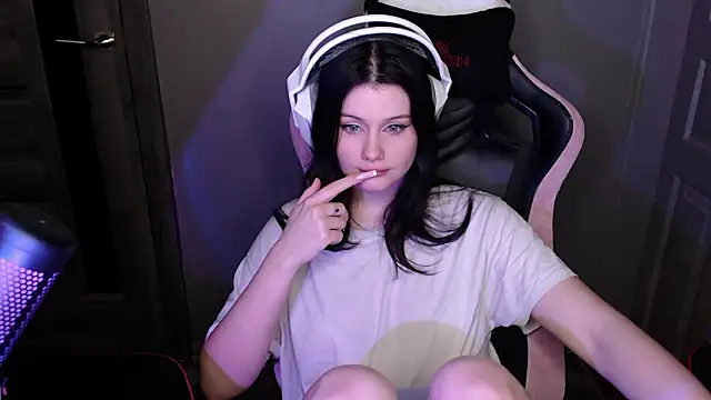 Snapshot of Moon_raven chatting on January 16, 9:08 pm Moon raven online show from January 16, 9:08 pm