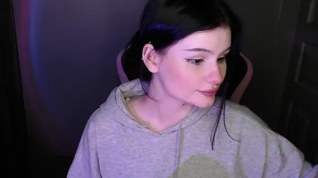 Snapshot of Moon_raven chatting on February 21, 1:06 am Moon raven online show from February 21, 1:06 am