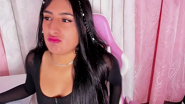 Snapshot of Sara_cloudy2 chatting on November 24, 1:55 pm Sara cloudy2 online show from November 24, 1:55 pm