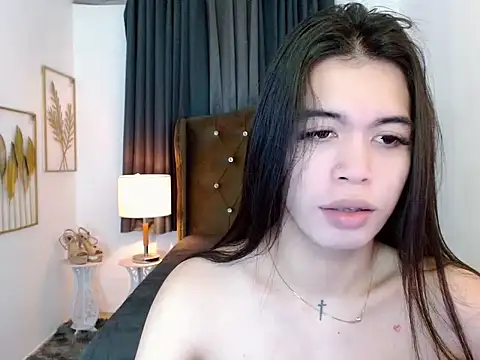 hollyyumiloove online show from February 5, 5:06 pm