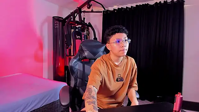 KoraMoon  online show from November 22, 7:35 pm