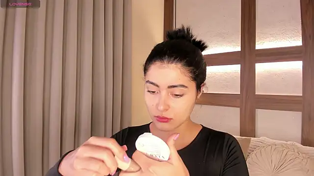 SarhaVega online show from January 17, 1:49 pm