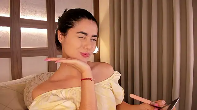 SarhaVega online show from February 2, 1:10 pm