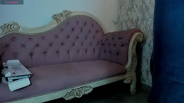 Snapshot of Mysterius_Woman chatting on January 15, 12:43 pm Mysterius Woman online show from January 15, 12:43 pm