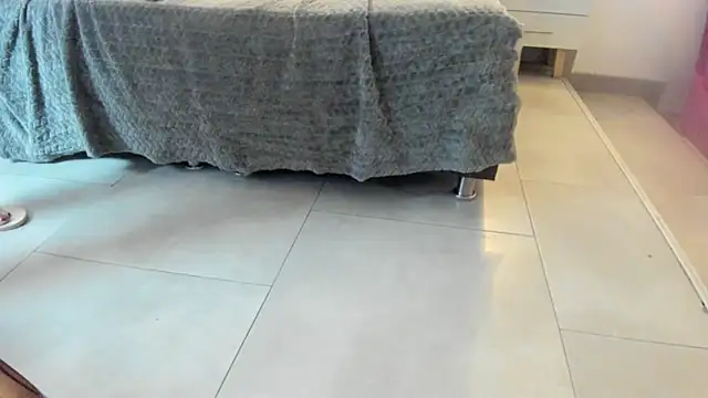 Snapshot of Mysterius_Woman chatting on February 25, 12:59 pm Mysterius Woman online show from February 25, 12:59 pm