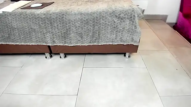 Snapshot of Mysterius_Woman chatting on March 15, 12:00 pm Mysterius Woman online show from March 15, 12:00 pm