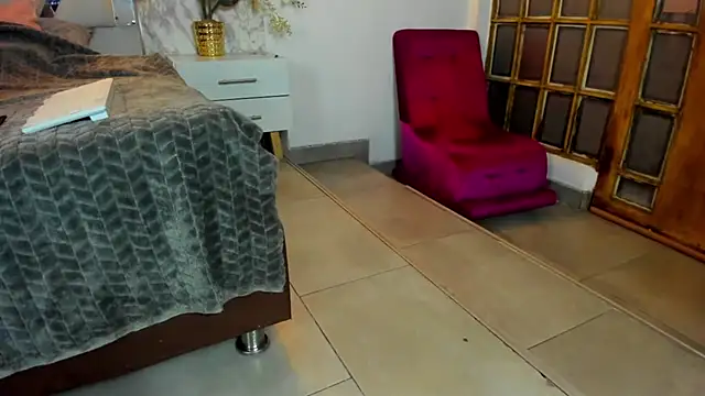 Snapshot of Mysterius_Woman chatting on March 22, 11:24 am Mysterius Woman online show from March 22, 11:24 am