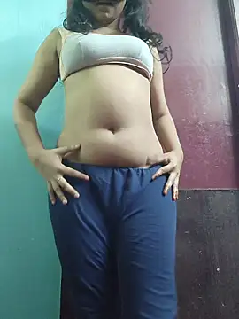 SameeraReddy19 online show from February 24, 1:09 pm