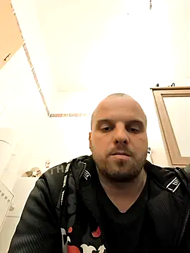 Snapshot of Phoenix2310 chatting on February 5, 2:33 pm Phoenix2310 online show from February 5, 2:33 pm