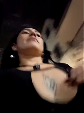 Eveeelyn25 online show from May 2, 2:38 am