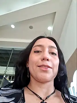 Eveeelyn25 online show from May 3, 10:27 pm