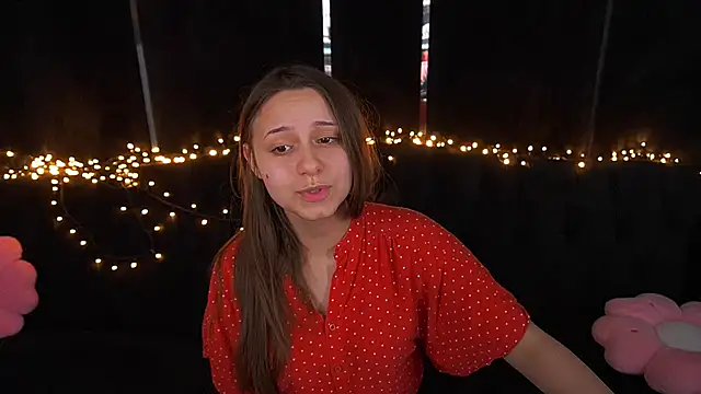 Snapshot of TinyNatalie chatting on May 13, 9:00 pm TinyNatalie online show from May 13, 9:00 pm