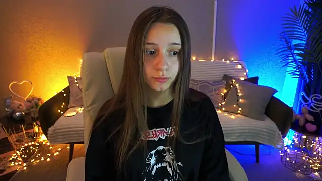 Snapshot of TinyNatalie chatting on May 17, 8:27 pm TinyNatalie online show from May 17, 8:27 pm