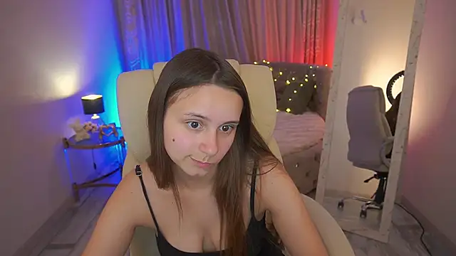 Snapshot of TinyNatalie chatting on June 15, 8:22 pm TinyNatalie online show from June 15, 8:22 pm