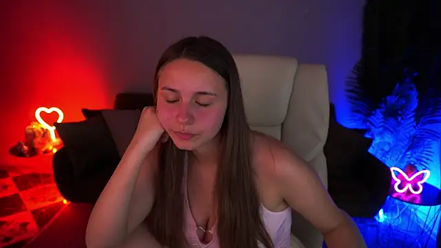 Snapshot of TinyNatalie chatting on July 8, 8:46 pm TinyNatalie online show from July 8, 8:46 pm