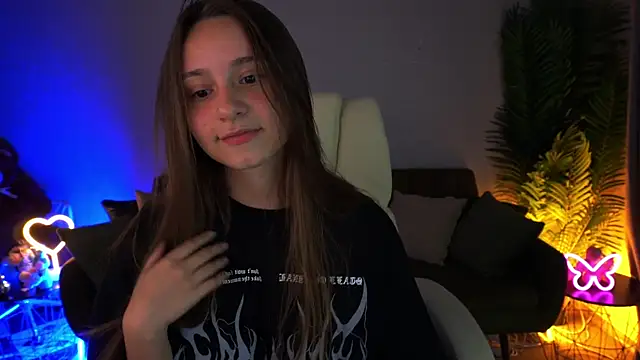 Snapshot of TinyNatalie chatting on July 10, 8:22 pm TinyNatalie online show from July 10, 8:22 pm
