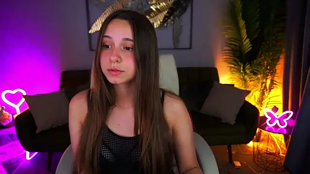 Snapshot of TinyNatalie chatting on July 19, 8:01 pm TinyNatalie online show from July 19, 8:01 pm