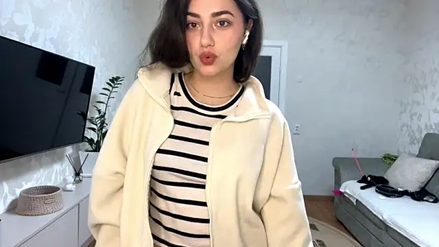 LorrineHayslett online show from November 24, 5:23 pm