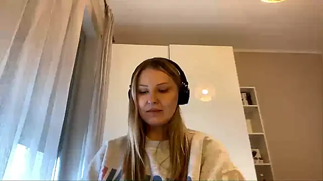 Snapshot of BrianneVaneps chatting on December 4, 12:14 pm BrianneVaneps online show from December 4, 12:14 pm