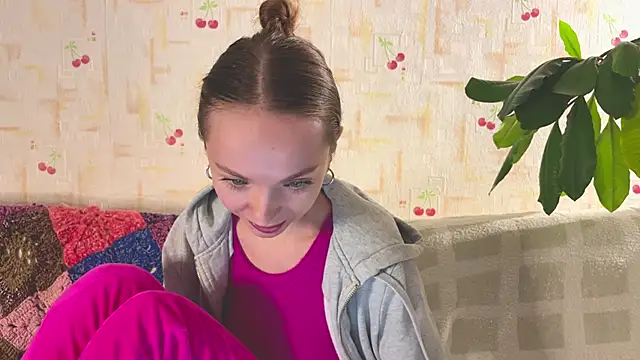 Snapshot of PaulaTisch chatting on December 2, 3:07 pm PaulaTisch online show from December 2, 3:07 pm