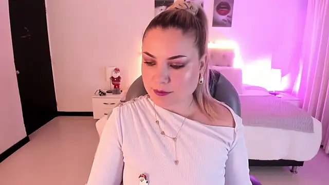 Snapshot of Violeta_Hotter chatting on December 3, 10:57 am Violeta Hotter online show from December 3, 10:57 am