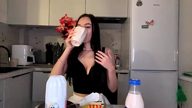 KristaLarmon online show from November 29, 5:05 pm