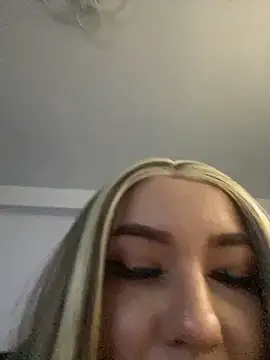 Snapshot of JasminInk chatting on December 4, 10:07 pm JasminInk online show from December 4, 10:07 pm