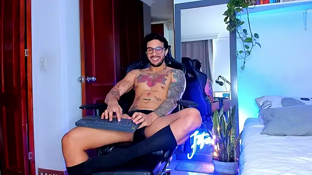 JotaCeliz online show from February 2, 9:57 pm