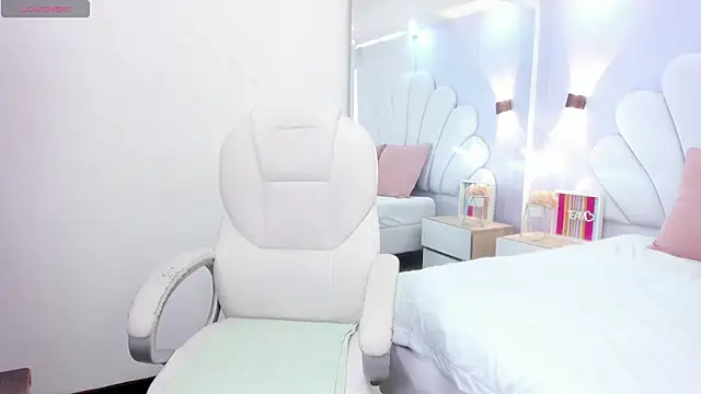 thalia nichols online show from March 14, 8:36 pm