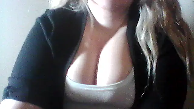 Snapshot of BelladonnaSkye chatting on December 2, 8:26 pm BelladonnaSkye online show from December 2, 8:26 pm