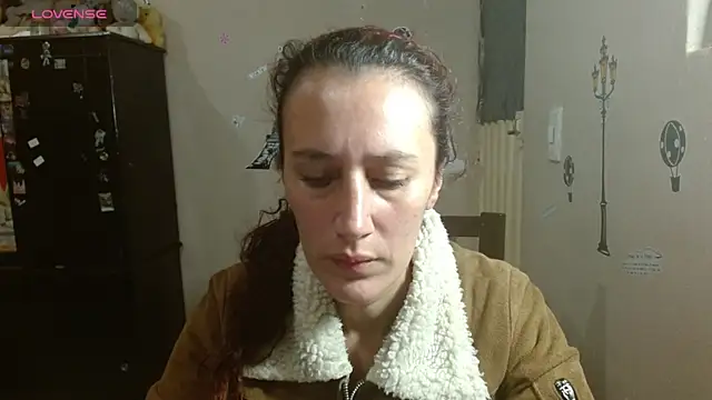 CASSANDRA BROWN online show from December 1, 6:46 pm