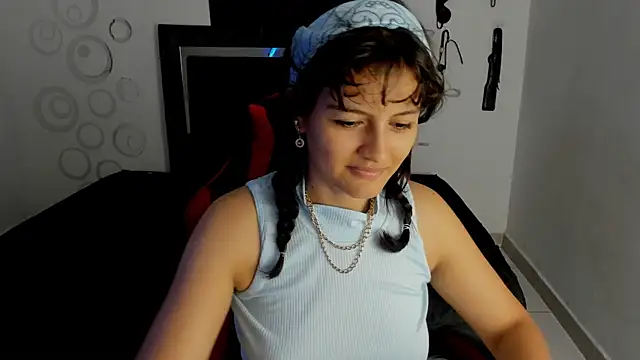 Snapshot of Mia_and_Kenai chatting on December 1, 12:32 pm Mia and Kenai online show from December 1, 12:32 pm