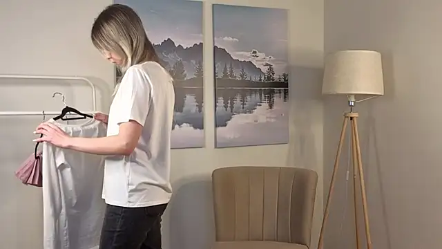 ElaneHamper online show from November 25, 4:12 am